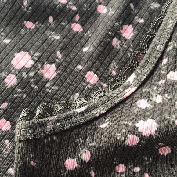 🌻4/$20 Aero Cropped Tank Top Lace Trim & Button Detail Size Large New With Tag - Picture 8 of 9